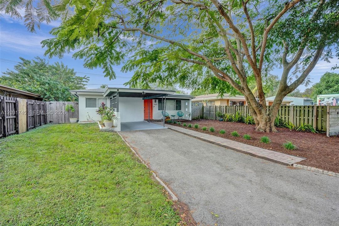 For Sale: $449,000 (2 beds, 1 baths, 965 Square Feet)