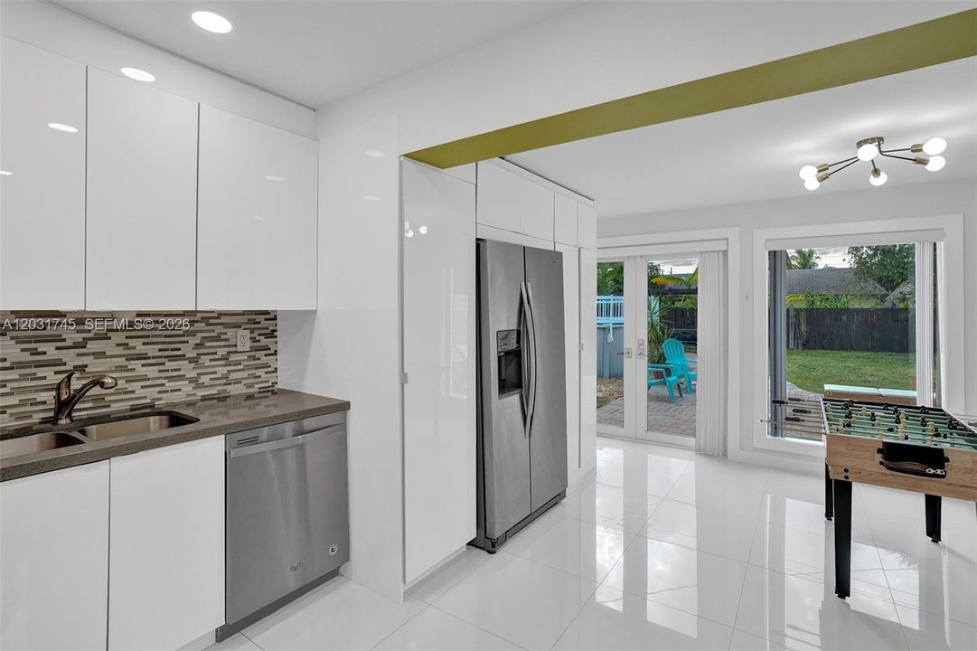 For Sale: $449,000 (2 beds, 1 baths, 965 Square Feet)