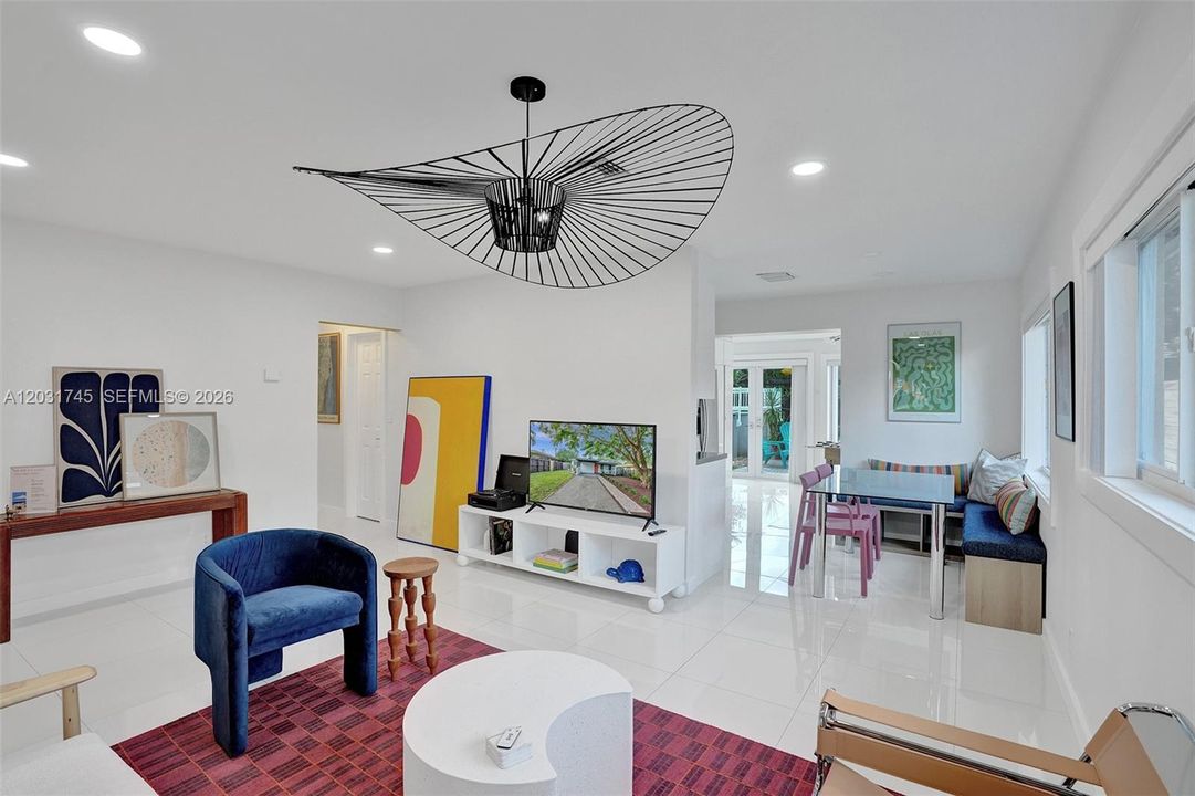 For Sale: $449,000 (2 beds, 1 baths, 965 Square Feet)