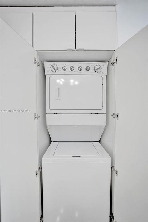 For Sale: $449,000 (2 beds, 1 baths, 965 Square Feet)