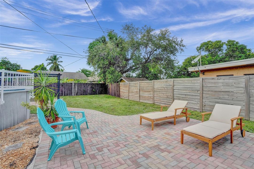 For Sale: $449,000 (2 beds, 1 baths, 965 Square Feet)