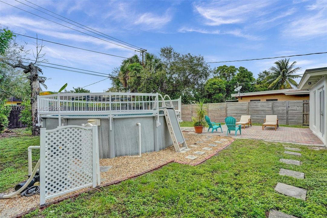 For Sale: $449,000 (2 beds, 1 baths, 965 Square Feet)