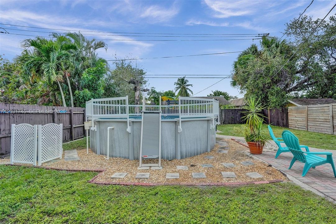 For Sale: $449,000 (2 beds, 1 baths, 965 Square Feet)