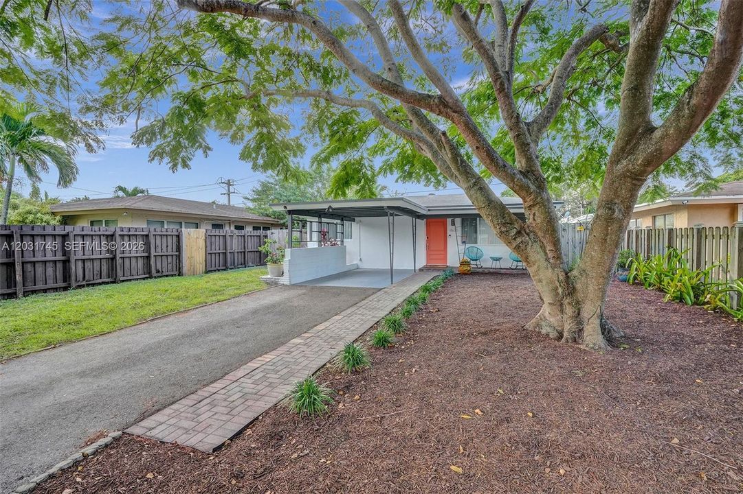 For Sale: $449,000 (2 beds, 1 baths, 965 Square Feet)