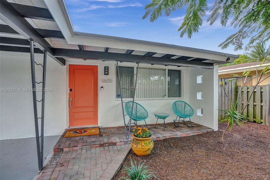 For Sale: $449,000 (2 beds, 1 baths, 965 Square Feet)