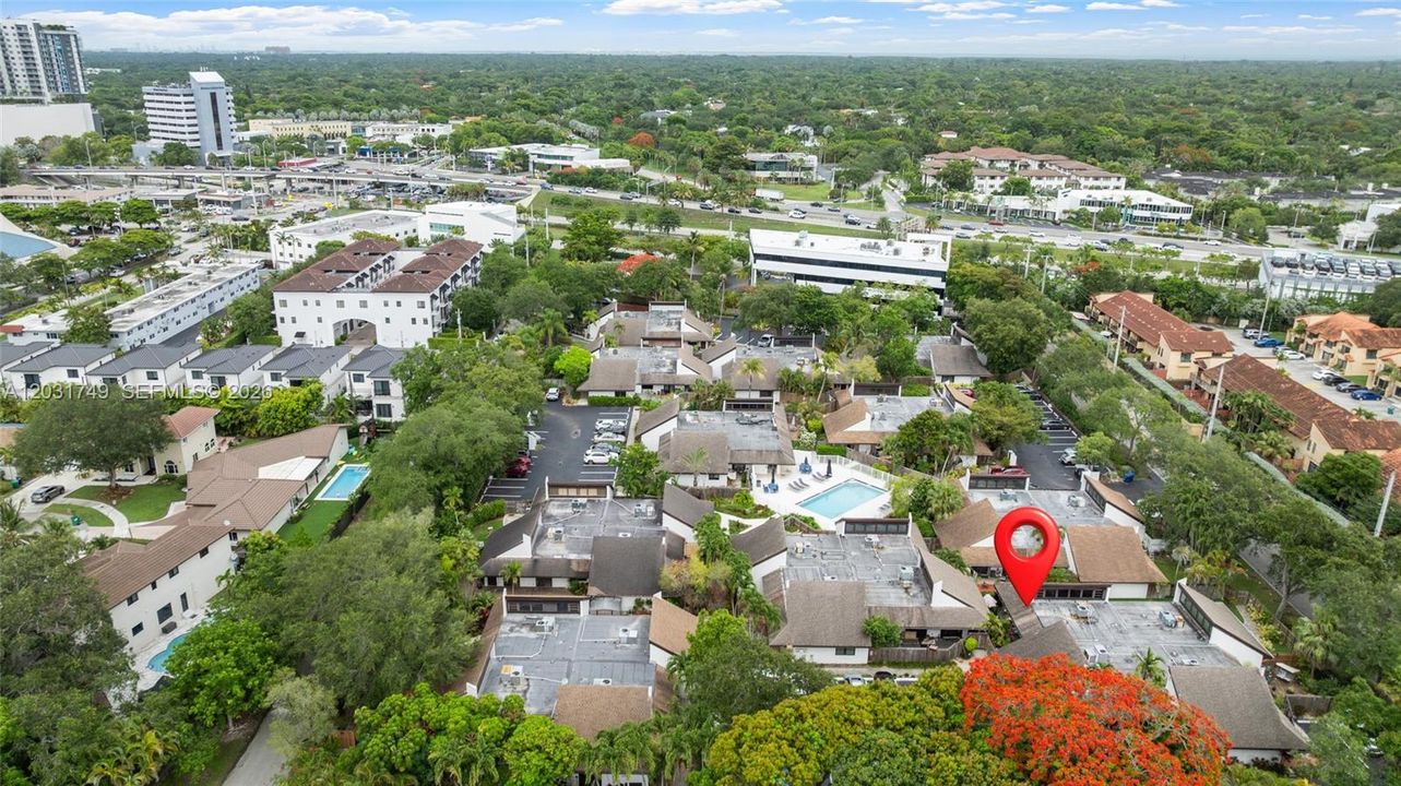 For Sale: $475,000 (2 beds, 2 baths, 915 Square Feet)