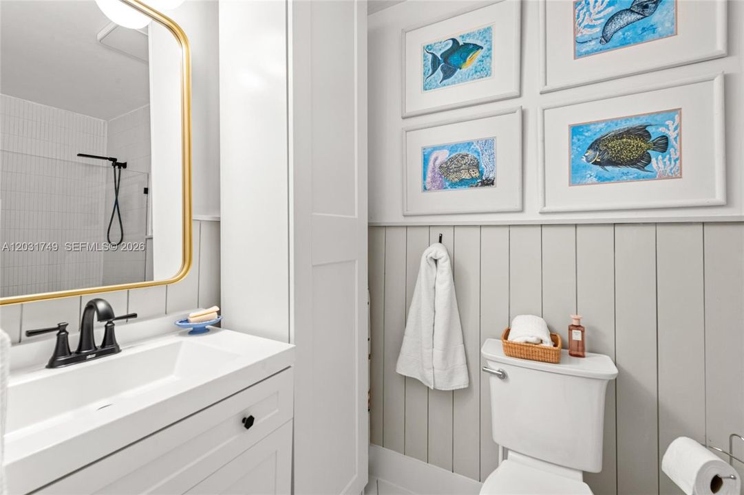 For Sale: $475,000 (2 beds, 2 baths, 915 Square Feet)
