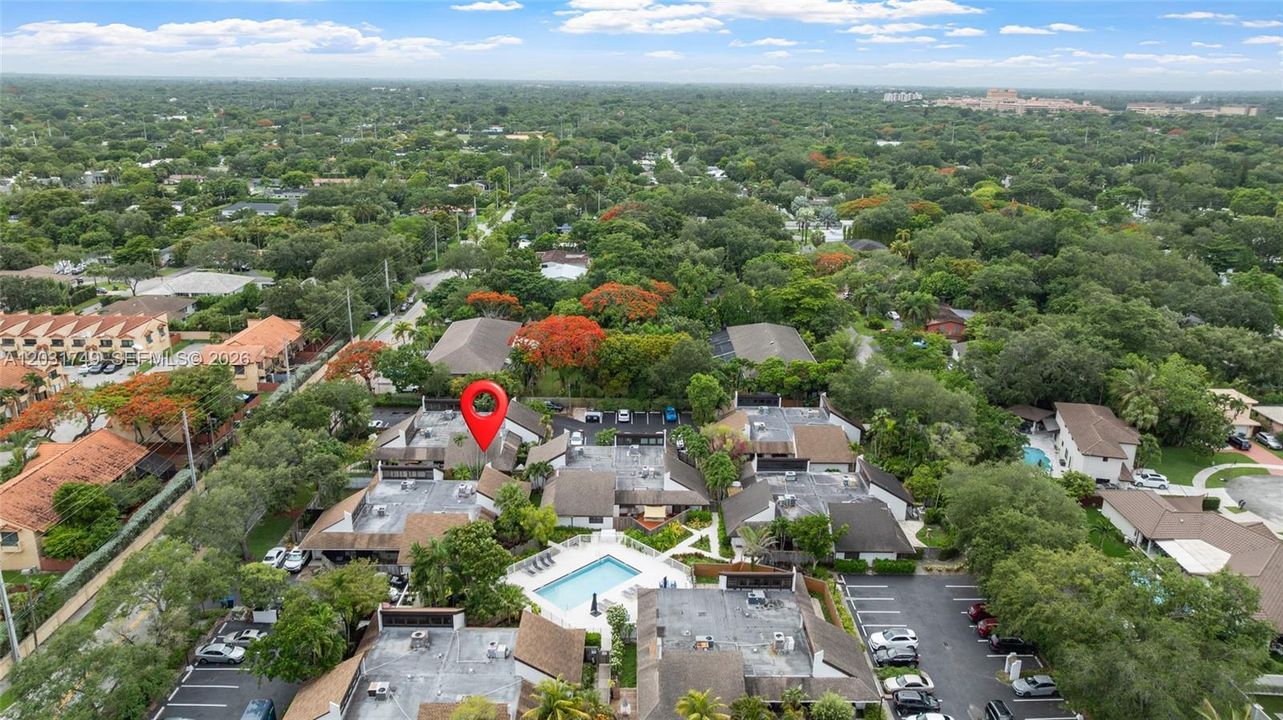 For Sale: $475,000 (2 beds, 2 baths, 915 Square Feet)