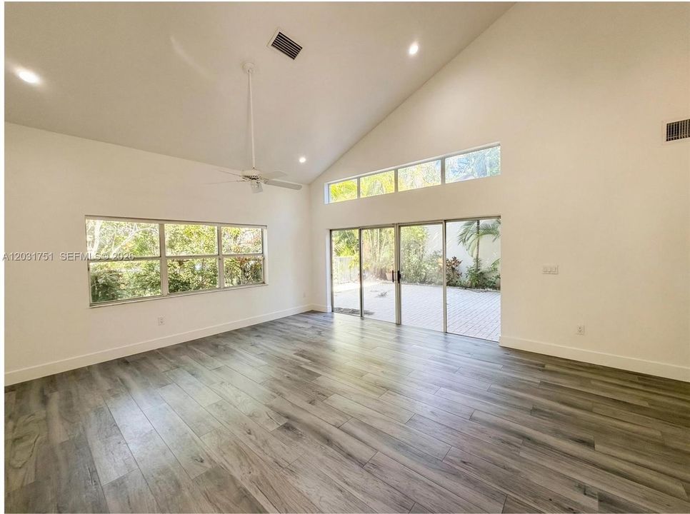 For Rent: $4,450 (3 beds, 2 baths, 1919 Square Feet)