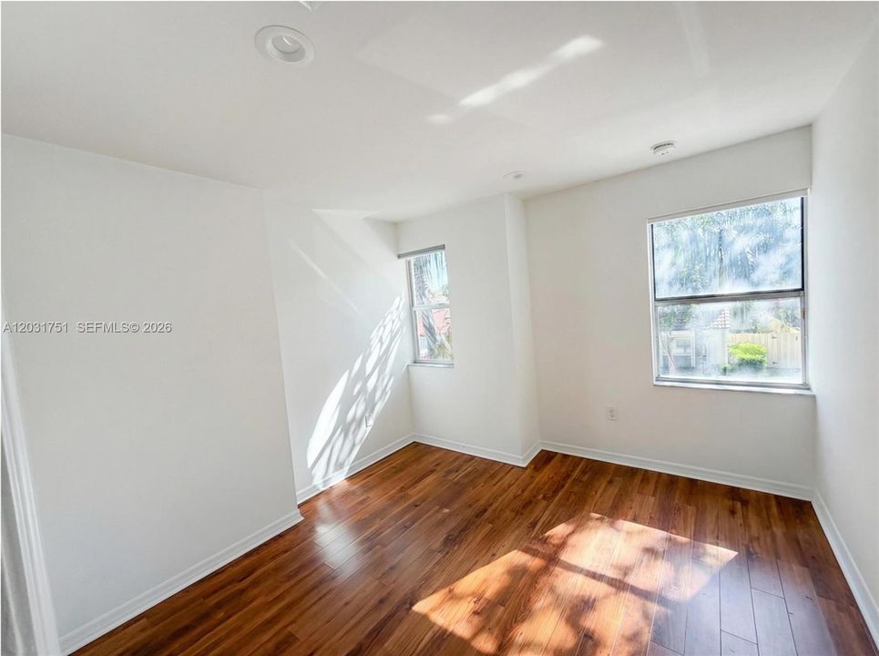 For Rent: $4,450 (3 beds, 2 baths, 1919 Square Feet)