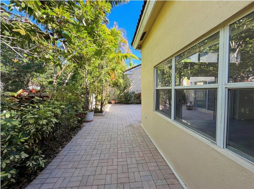 For Rent: $4,450 (3 beds, 2 baths, 1919 Square Feet)