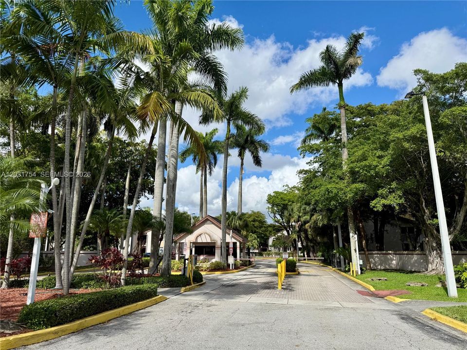 For Rent: $2,500 (2 beds, 2 baths, 1312 Square Feet)