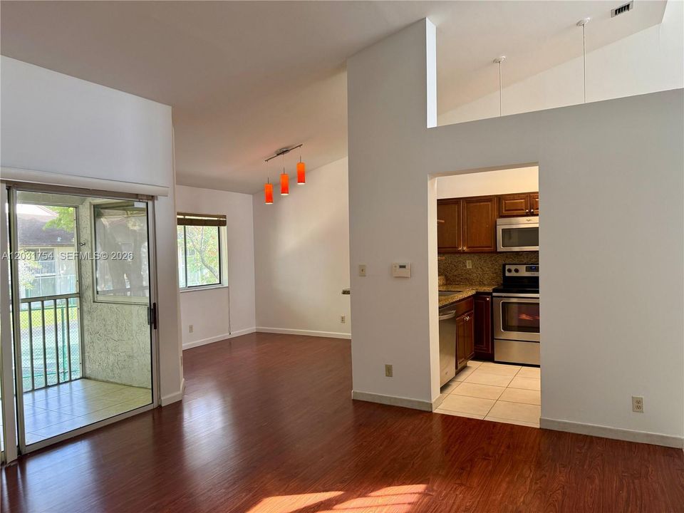 For Rent: $2,500 (2 beds, 2 baths, 1312 Square Feet)