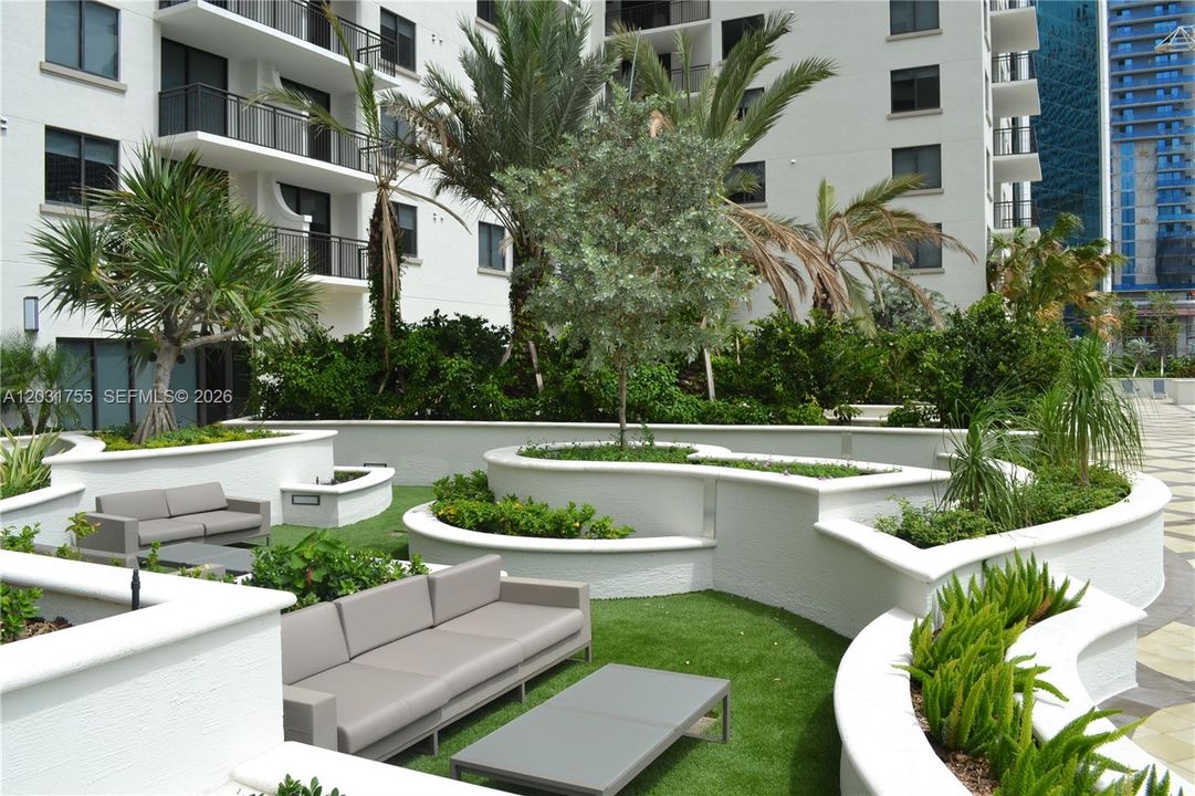 For Rent: $5,200 (3 beds, 2 baths, 1438 Square Feet)