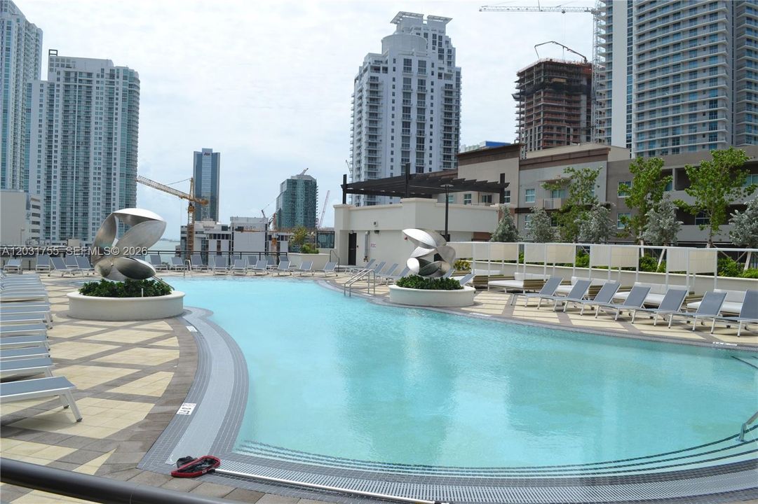 For Rent: $5,200 (3 beds, 2 baths, 1438 Square Feet)