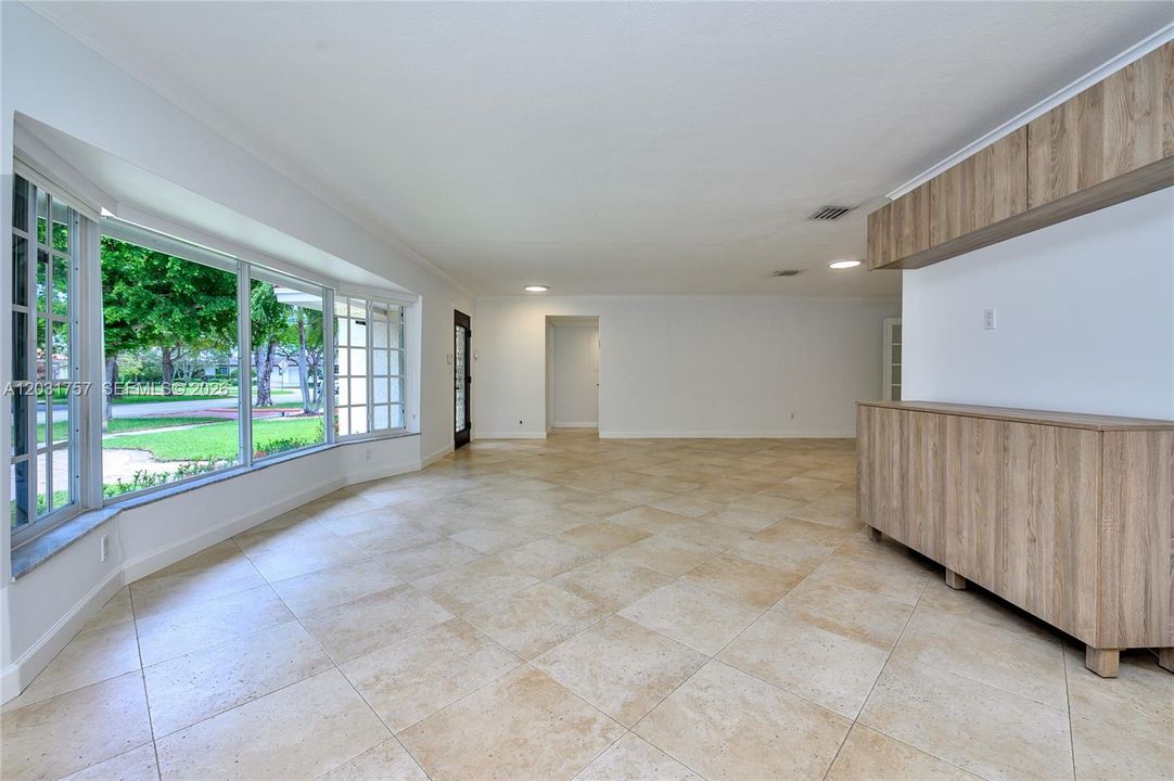 En Renta: $6,295 (4 camas, 3 baños, 2043 Pies cuadrados)