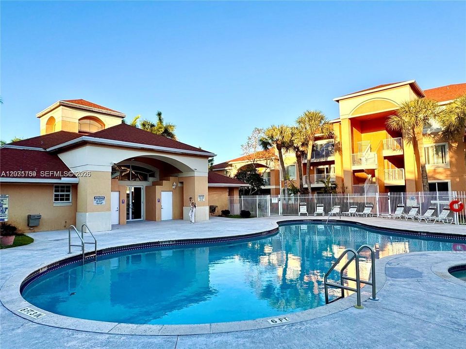 En Venta: $223,999 (2 camas, 2 baños, 963 Pies cuadrados)