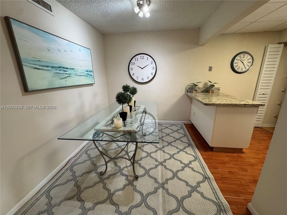 En Venta: $223,999 (2 camas, 2 baños, 963 Pies cuadrados)