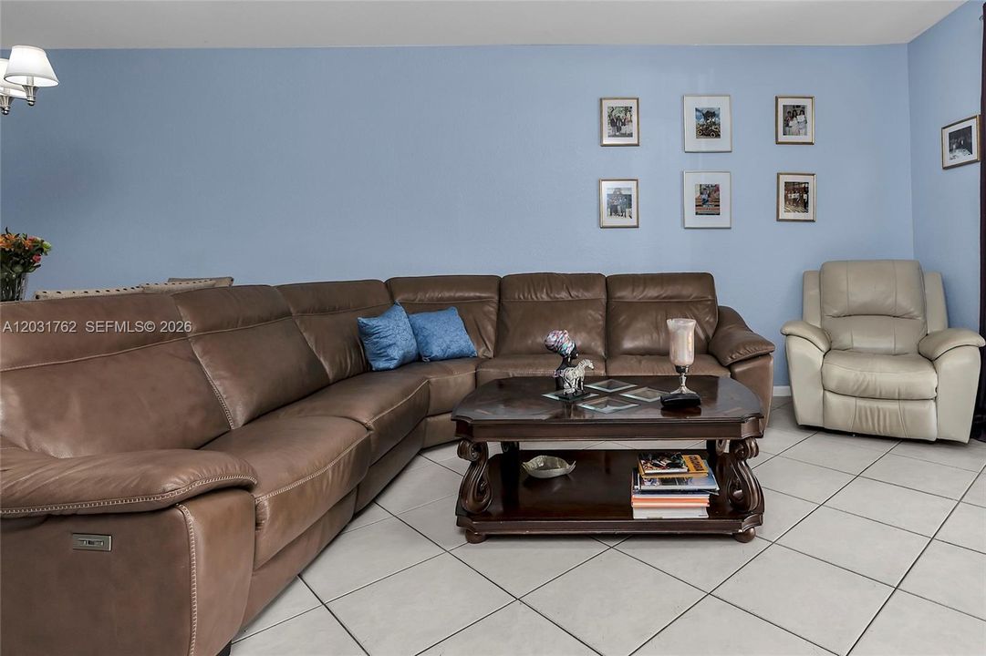 For Sale: $539,900 (3 beds, 2 baths, 1605 Square Feet)