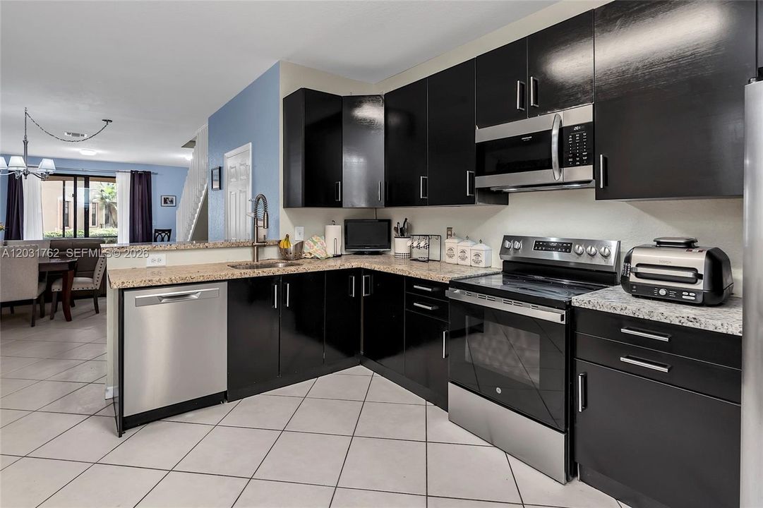 For Sale: $539,900 (3 beds, 2 baths, 1605 Square Feet)