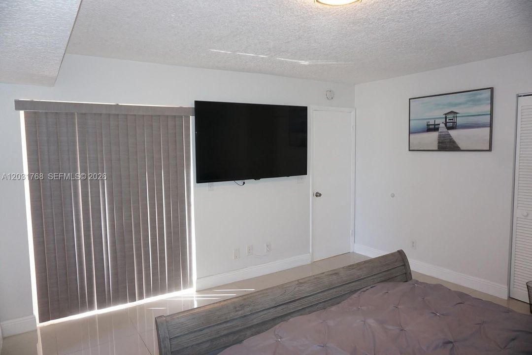 For Rent: $3,800 (3 beds, 2 baths, 1508 Square Feet)
