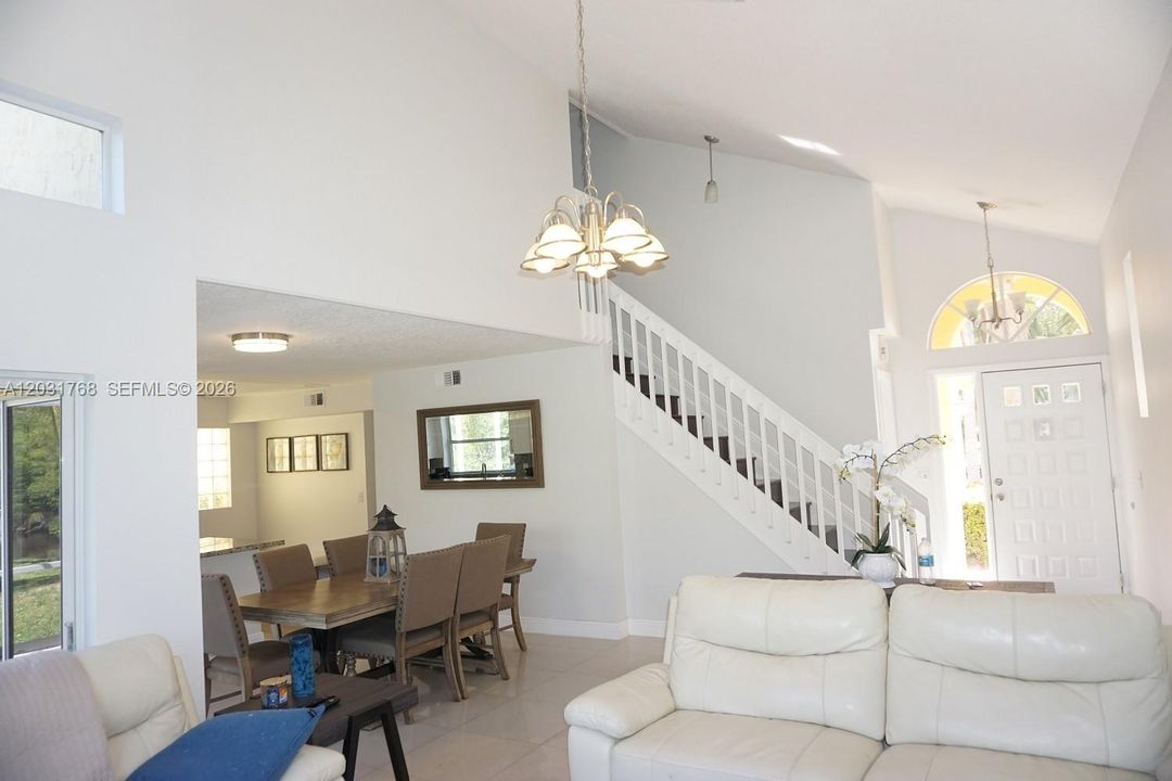 For Rent: $3,800 (3 beds, 2 baths, 1508 Square Feet)