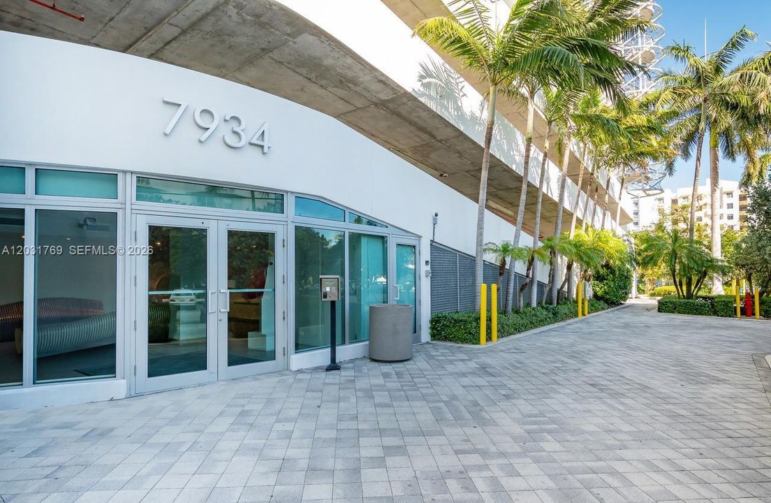 For Rent: $5,900 (2 beds, 2 baths, 1804 Square Feet)