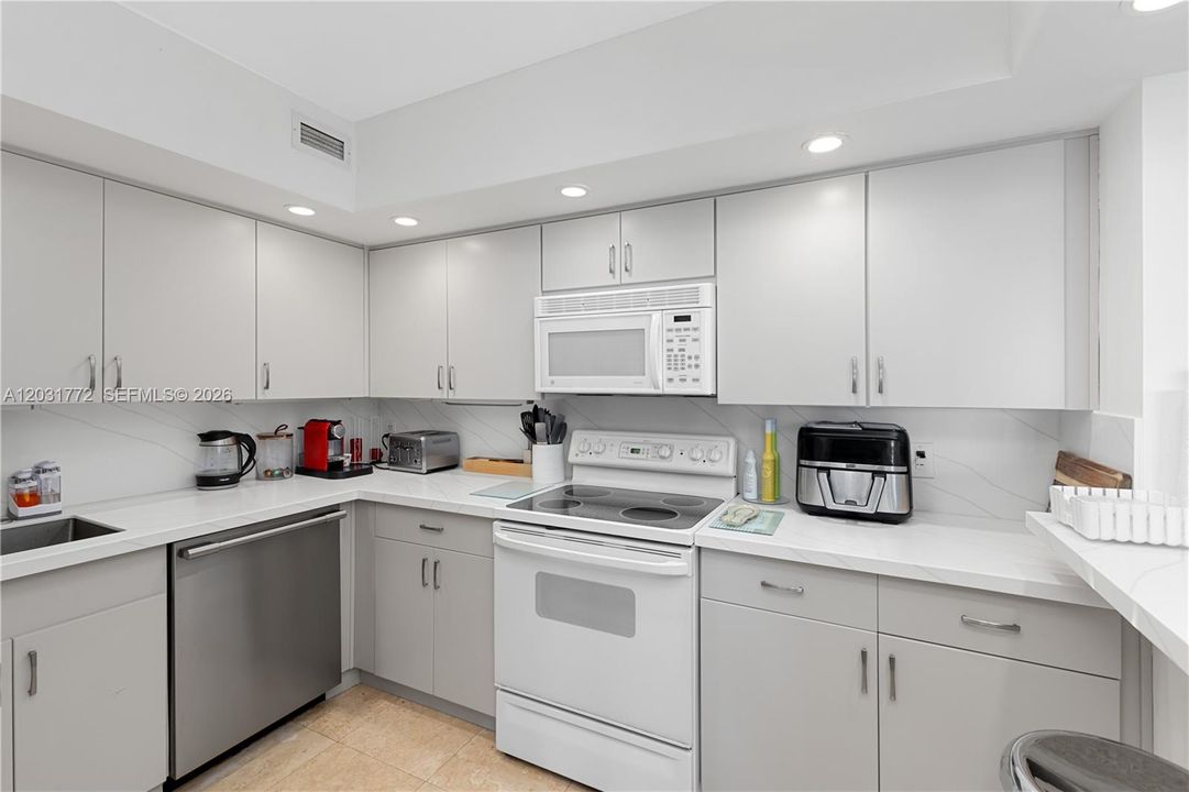 For Rent: $4,800 (2 beds, 2 baths, 1190 Square Feet)