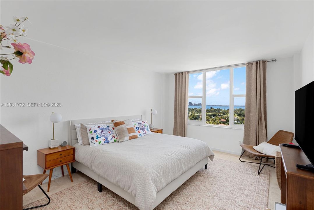 For Rent: $4,800 (2 beds, 2 baths, 1190 Square Feet)