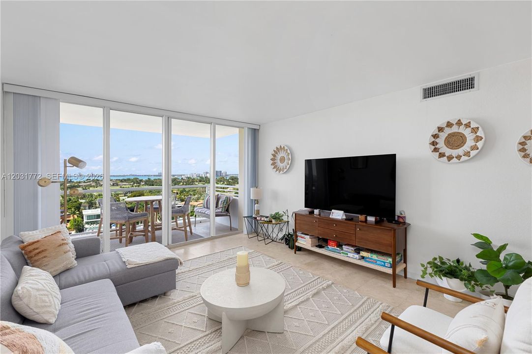 For Rent: $4,800 (2 beds, 2 baths, 1190 Square Feet)