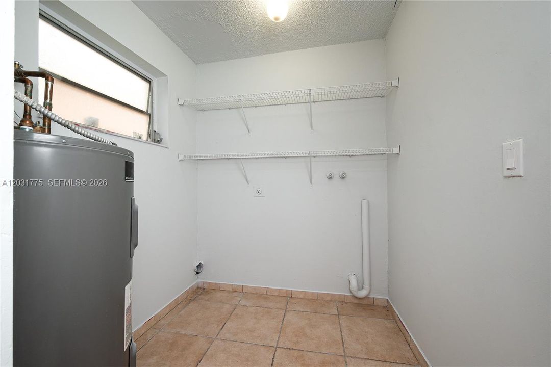 For Sale: $564,000 (3 beds, 2 baths, 1338 Square Feet)