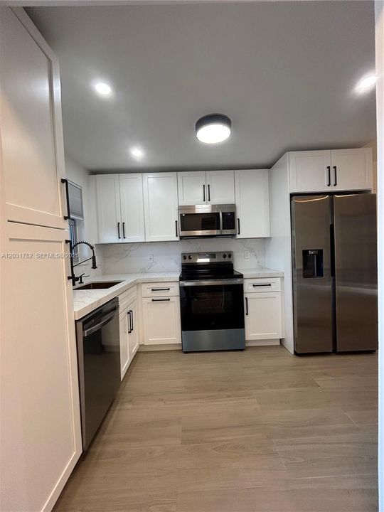 For Rent: $1,695 (1 beds, 1 baths, 700 Square Feet)