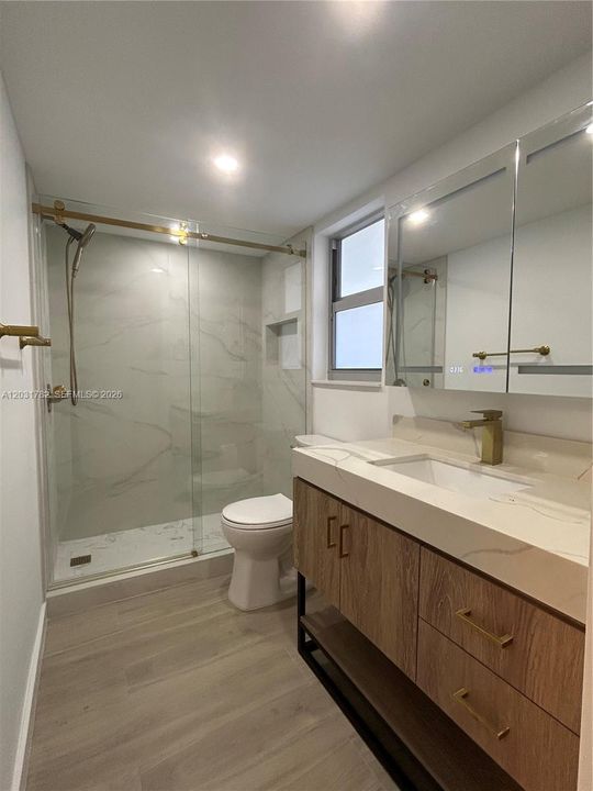 For Rent: $1,695 (1 beds, 1 baths, 700 Square Feet)