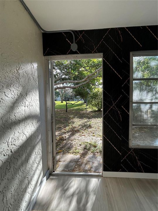 For Rent: $1,695 (1 beds, 1 baths, 700 Square Feet)
