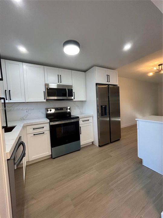 For Rent: $1,695 (1 beds, 1 baths, 700 Square Feet)