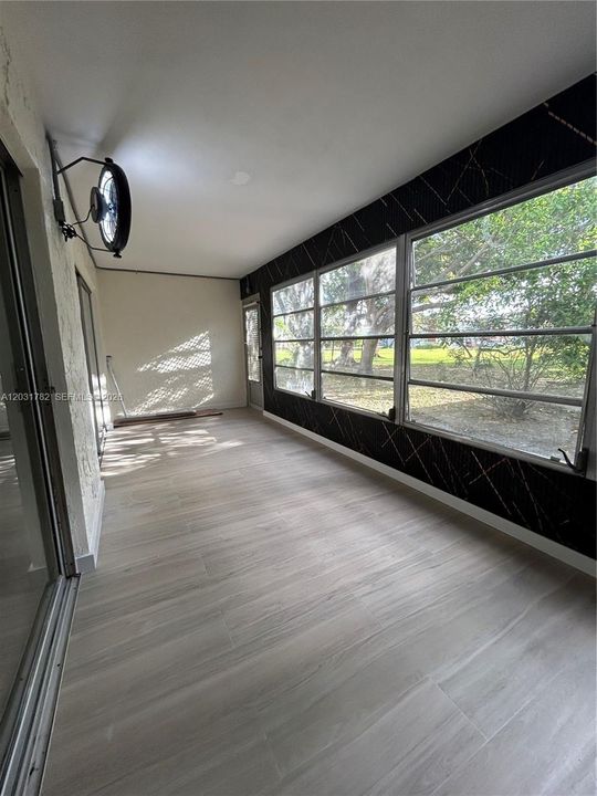For Rent: $1,695 (1 beds, 1 baths, 700 Square Feet)