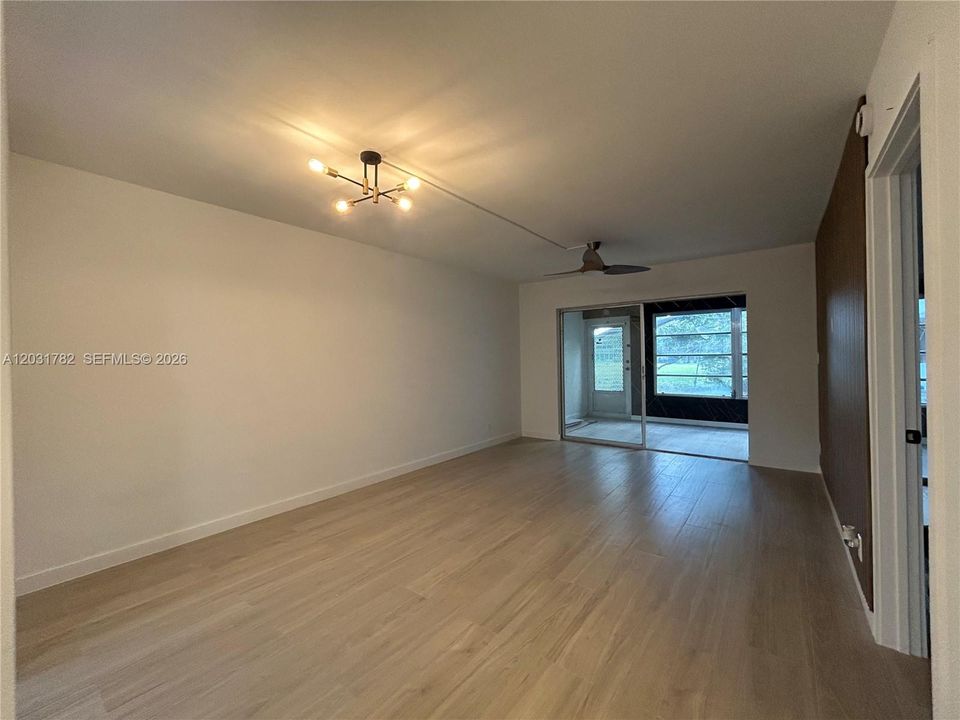 For Rent: $1,695 (1 beds, 1 baths, 700 Square Feet)