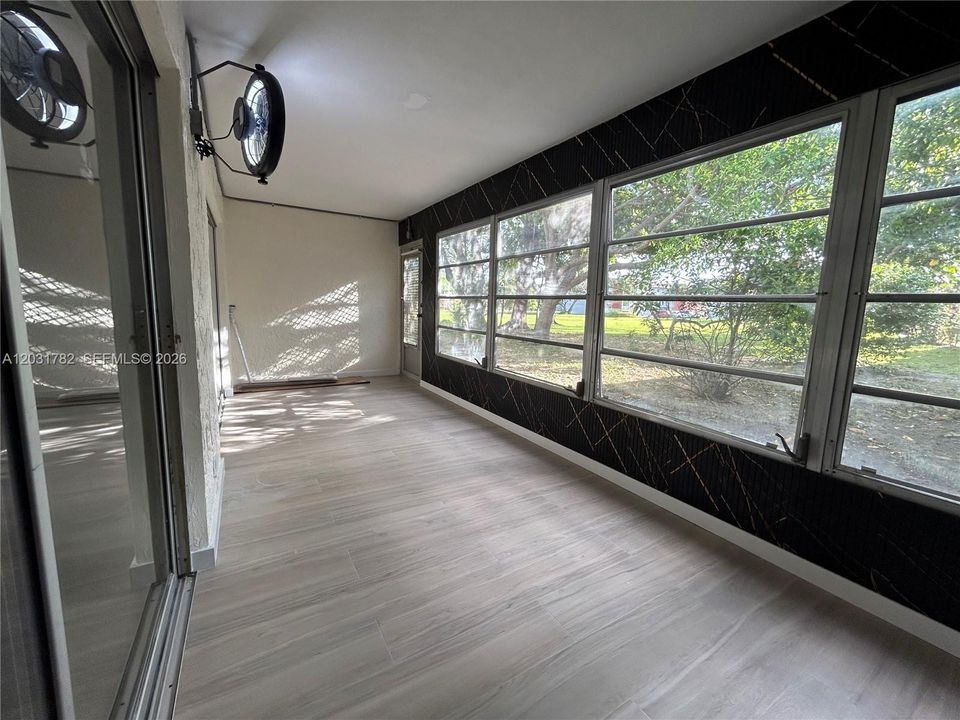 For Rent: $1,695 (1 beds, 1 baths, 700 Square Feet)
