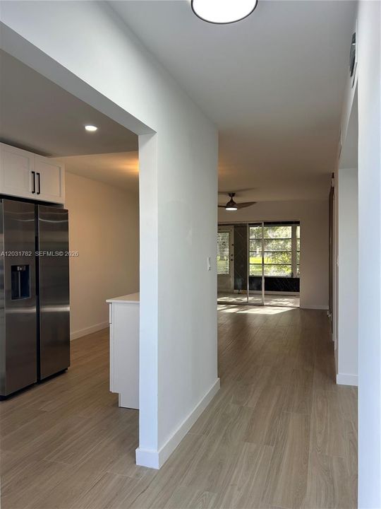 For Rent: $1,695 (1 beds, 1 baths, 700 Square Feet)