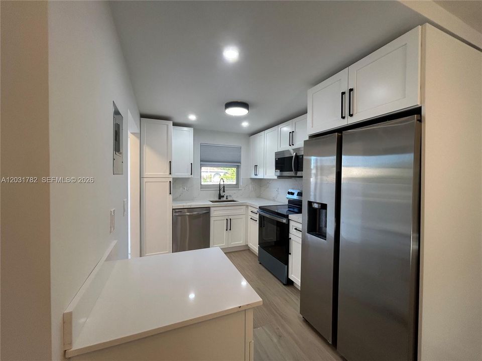 For Rent: $1,695 (1 beds, 1 baths, 700 Square Feet)