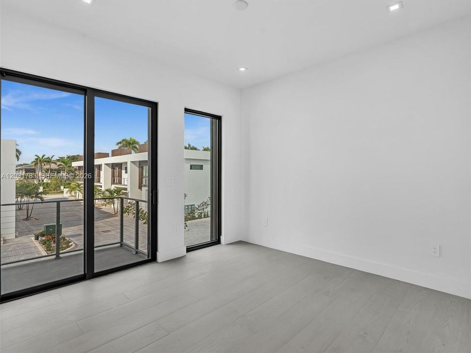En Venta: $1,399,000 (3 camas, 2 baños, 2100 Pies cuadrados)
