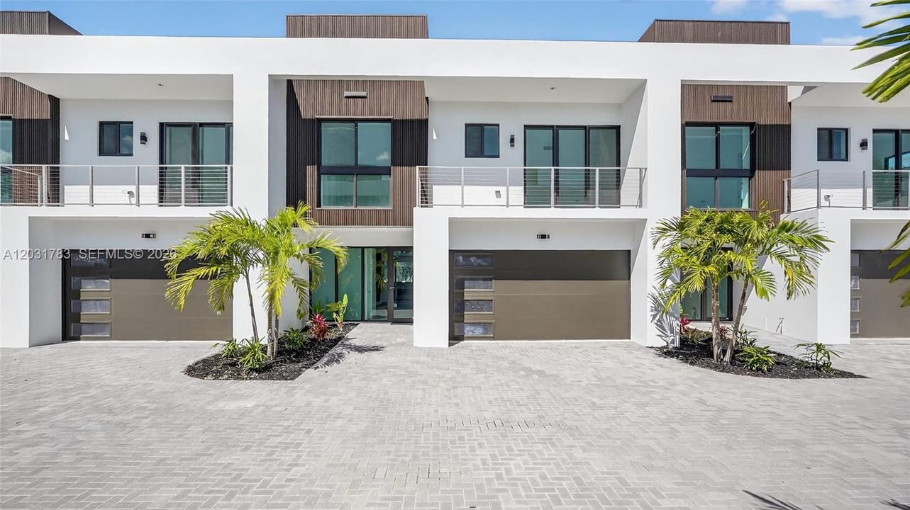 En Venta: $1,399,000 (3 camas, 2 baños, 2100 Pies cuadrados)