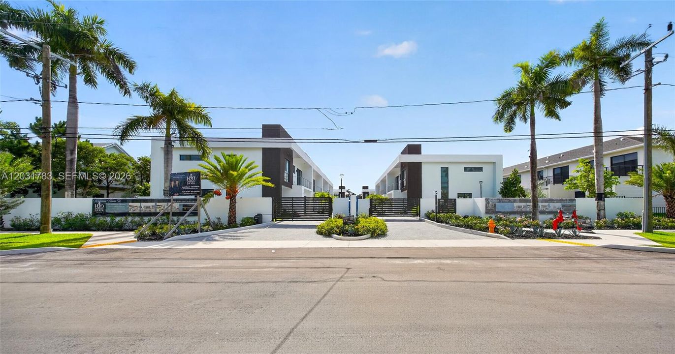 En Venta: $1,399,000 (3 camas, 2 baños, 2100 Pies cuadrados)