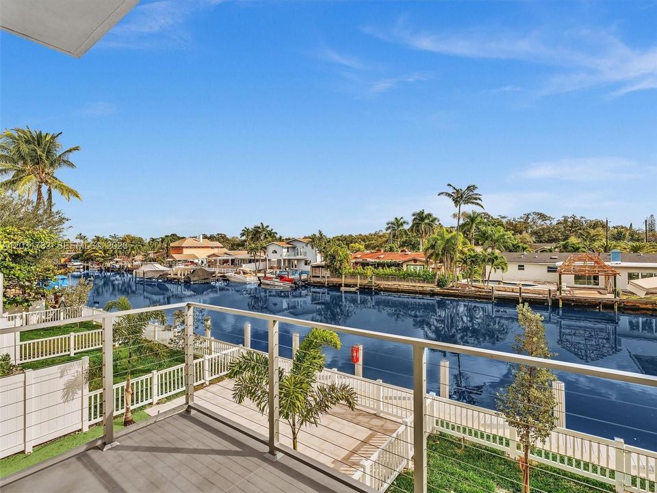 En Venta: $1,399,000 (3 camas, 2 baños, 2100 Pies cuadrados)