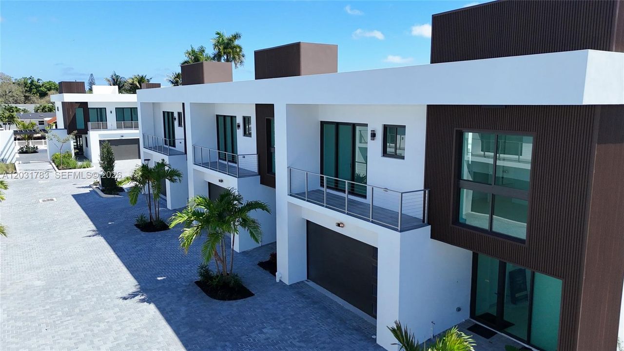 En Venta: $1,399,000 (3 camas, 2 baños, 2100 Pies cuadrados)