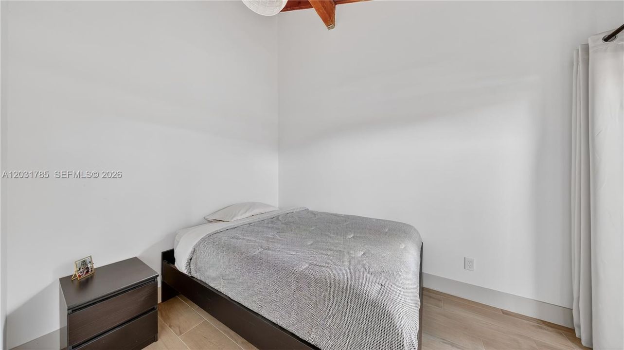 На продажу: $390,000 (2 спален, 2 ванн, 964 Квадратных фут)