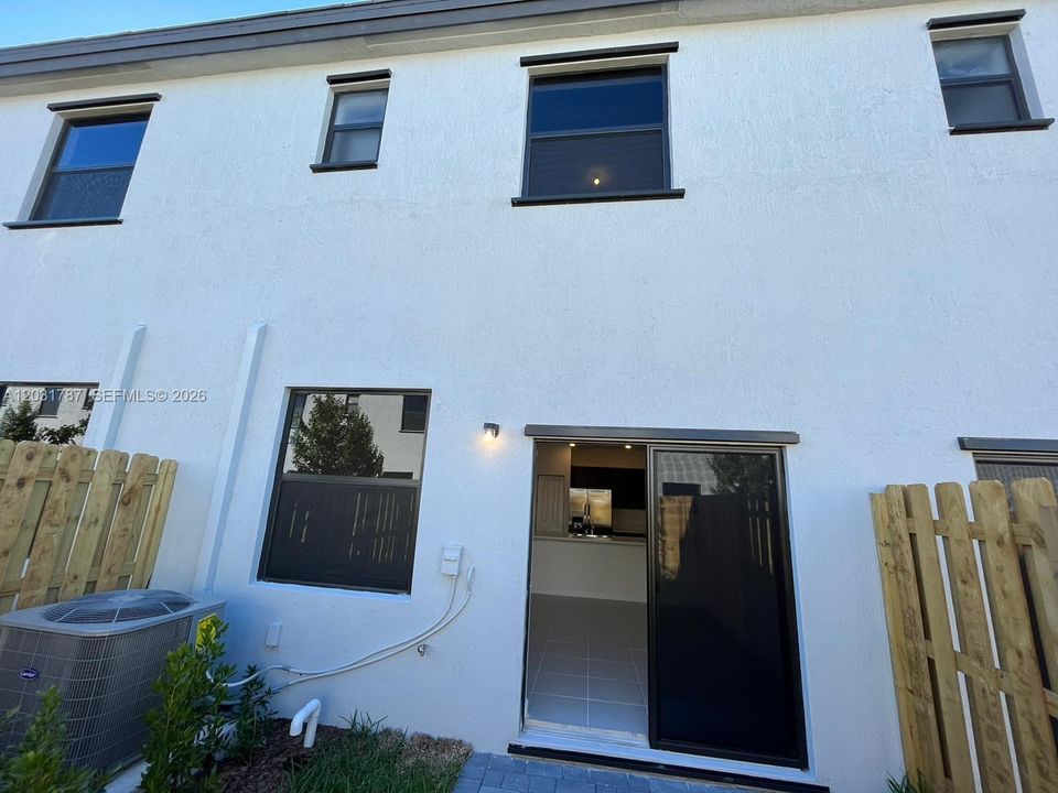 En Renta: $2,400 (3 camas, 2 baños, 1545 Pies cuadrados)