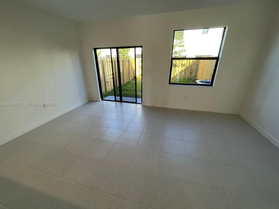 En Renta: $2,400 (3 camas, 2 baños, 1545 Pies cuadrados)