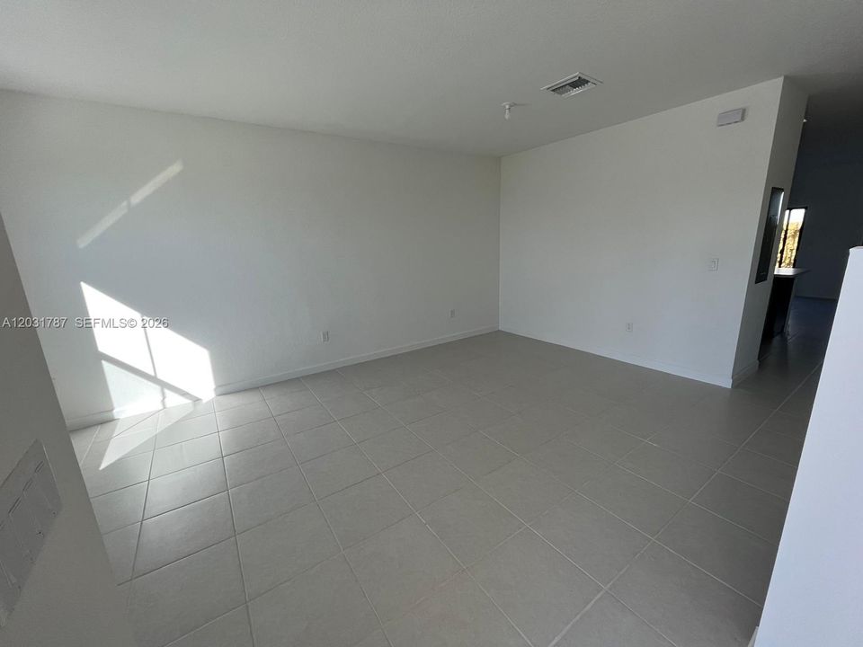 En Renta: $2,400 (3 camas, 2 baños, 1545 Pies cuadrados)