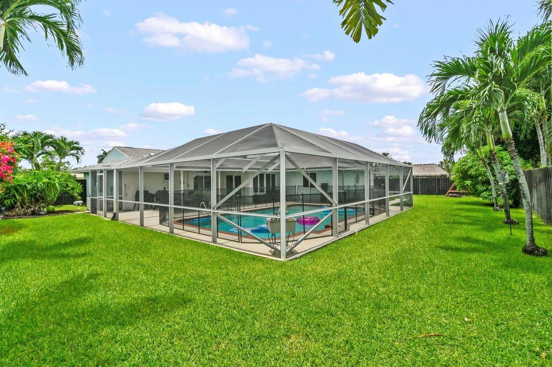 33 Backyard 01
